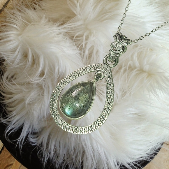 Sterling Silver Teardrop Pendant with Labradorite Gemstone and 925 Chain - Picture 6 of 8